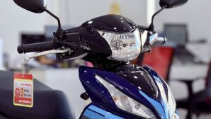 Bảng giá xe Honda Wave RSX FI giữa tháng 10/2025 giảm 'thủng đáy': Lấn át Wave Alpha và Future vì rẻ