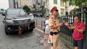 Hà Nội: Ô tô nổ lốp, lao ngược chiều trên Vành đai 3, hé lộ kết quả nồng độ cồn khiến ai cũng rùng mình!