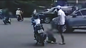 Hà Nội: Xôn xao clip nghi cha ruột tác động vật lý bé trai, nguyên nhân ra tay khiến nhiều người bức xúc