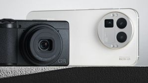 Realme chính thức ra mắt chuyên gia nhiếp ảnh hợp tác cùng Ricoh đe nẹt Galaxy S25 Ultra