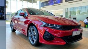 Kia K5 tung ưu đãi hấp dẫn đưa giá lăn bánh giảm sâu cuối tháng 10/2025, quyết chiến Toyota Camry