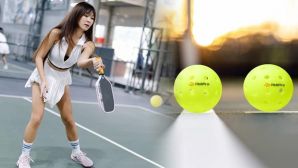 Người chơi pickleball tranh cãi gay gắt bóng 'in' hay 'out', hé lộ quy tắc riêng giữ hòa khí