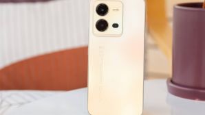 Đây là chiếc điện thoại vivo giá dưới 8 triệu cực đáng mua, thiết kế đổi màu độc đáo, camera xịn như Galaxy S25