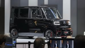 Xe điện ‘tí hon’ lần đầu xuất hiện: Thiết kế ‘dễ thương’, giá chỉ 450 triệu đồng