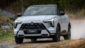 Mitsubishi Xforce HEV 2026 ra mắt, giá từ 727 triệu đồng: Thách thức lớn với Toyota Yaris Cross