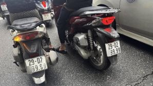 Xôn xao hình ảnh 2 xe SH có trùng biển số tứ quý 9 ở Hà Nội, công an vào cuộc