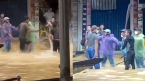 Vụ nhóm người hỗn chiến giữa phố ngập lụt ở Huế: Hé lộ nguồn cơn mâu thuẫn, Công an vào cuộc xử lý 