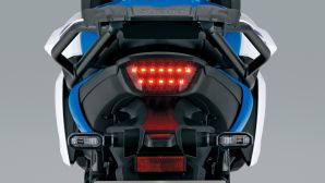 Suzuki chính thức ra mắt ‘huyền thoại côn tay’ mới chất hơn Honda Winner R, có phanh ABS, giá dễ mua