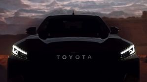 Toyota hé lộ hình ảnh chính thức của Hilux thế hệ mới trước ngày ra mắt