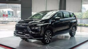 Mitsubishi Xpander ‘chạm đáy’ giá dưới 500 triệu, dân chạy dịch vụ rần rần xuống tiền