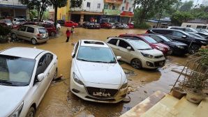 Đừng để mất tiền oan vì xe ngập nước đội lốt ô tô cũ giá hời