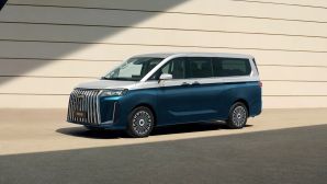 Hơn 600 triệu đồng đã có ‘tiểu Carnival’: MPV đủ cả động cơ điện, xăng, trang bị ‘đầy ắp’