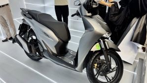 Bảng giá xe Honda SH tháng 11/2025 mới nhất: SH 2026 vừa ra mắt quá đẹp, bản cũ xả kho 'rẻ như bèo'