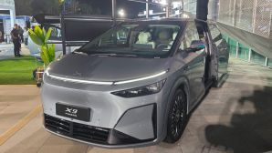 Rẻ hơn 3 lần Toyota Alphard: MPV mới sang trọng, nội thất hiện đại, tầm hoạt động siêu khủng