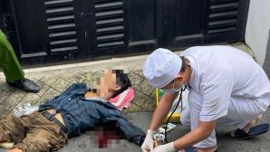 Hiện trường đau lòng người bán vé số khuyết tật tử vong ven đường bên cạnh vũng máu ở TP.HCM