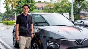 Trải nghiệm VF 7, VF 8, VF 9, người dân TP.HCM nhận định: ‘Lái xe điện thích hơn xe xăng dầu’