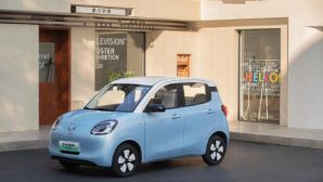 Xe điện siêu nhỏ ra mắt phiên bản 4 cửa mới, giá cực rẻ chỉ bằng một nửa Kia Morning và Hyundai i10