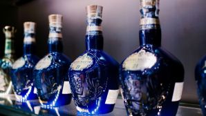 Văn hóa biếu rượu dịp Tết: Khi món quà nói lên phong cách người tặng