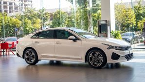 Nhận ưu đãi khủng, giá lăn bánh Kia K5 giảm cực mạnh khiến ‘ngôi vương’ của Toyota Camry 'lung lay'