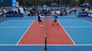 Siêu kinh điển pickleball Việt Nam chỉ có 30 người xem, cư dân mạng chạnh lòng sau kỷ lục ở Đà Nẵng