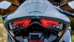 Tin xe máy 20/11: ‘Huyền thoại côn tay’ của Suzuki ra mắt, đẳng cấp vượt thời gian, có ABS, giá mềm