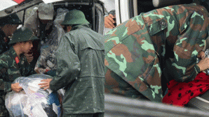 Phát hiện bé 2 tuổi bị trượt ngã xuống dòng nước lũ ở Gia Lai: Tím tái, trong tình trạng nguy kịch