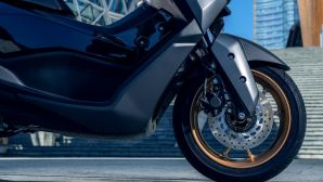 Yamaha chính thức ra mắt ‘vua xe ga’ 155cc mới tuyên chiến Honda Air Blade và Vario, có ABS, giá mềm