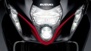 Suzuki chính thức ra mắt ‘huyền thoại côn tay’ chất hơn cả Honda Winner R: Có ABS 2 kênh, giá dễ mua