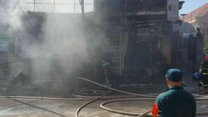 Hiện trường cháy cửa tiệm giày dép ở TPHCM, hé lộ nặng nề thiệt hại ban đầu