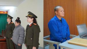 Danh tính 2 đối tượng lợi dụng người không biết chữ, bán hàng chục giấy phép lái xe mô tô giả