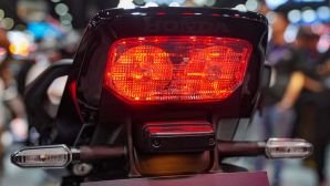 Honda chính thức ra mắt ‘huyền thoại côn tay’ mới xịn hơn Winner R: Đẳng cấp vượt thời gian, giá mềm