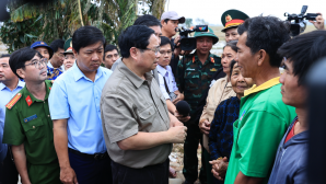Thủ tướng Phạm Minh Chính chỉ đạo khẩn sau khi đến thăm người dân chịu ảnh hưởng nặng nề do mưa lũ