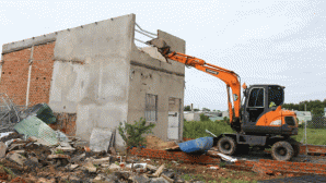 Hà Nội: Hộ dân buộc phải tháo dỡ nhà xây trên phần đất bỏ hoang chưa được sử dụng của Nhà nước