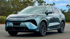 Mẫu SUV vừa ra mắt gây chú ý với tầm chạy 370 km sau 5 phút sạc, thách thức vị thế Hyundai Santa Fe