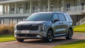 Xe MPV tiền tỷ đại hạ giá cuối năm: Carnival giảm tới 100 triệu, Custin - Innova Cross vào cuộc