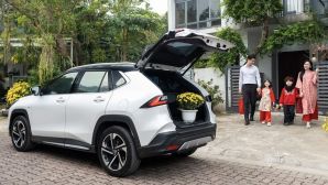 Toyota chơi lớn cuối năm: Nhiều mẫu xe giảm trên 150 triệu đồng