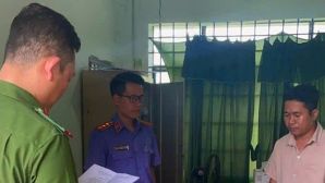 Danh tính cán bộ Lâm Đồng chiếm đoạt 500 triệu đồng tiền hỗ trợ lũ lụt của dân vừa bị bắt khẩn cấp