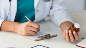 Nhiều sai phạm 'giật mình' trong kê đơn và bảo quản thuốc tại một trung tâm Y tế ở Cà Mau