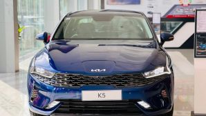 Nhận ưu đãi hấp dẫn, giá xe Kia K5 lăn bánh đầu tháng 12/2025 giảm cực sâu, 'hạ gục' Toyota Camry
