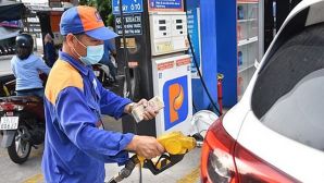 Giá xăng dầu hôm nay 10/12: Thị trường rơi tự do, bước vào nhịp giảm sâu