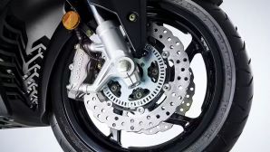 ‘Đè bẹp’ Honda SH, ‘chiến thần xe ga’ mới ra mắt với giá cực hấp dẫn, có đủ màn hình lớn, ABS và TCS