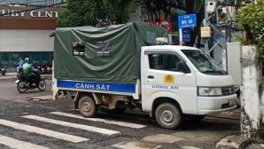 Người dân tố ‘xe cảnh sát đỗ sai luật’: Công an nói gì?