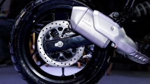 ‘Chiến binh côn tay’ mới của Anh quốc chính thức ra mắt: Đẹp hơn hẳn Honda Winner R, có ABS, giá mềm