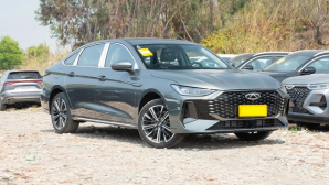 ‘Kình địch mới’ của Toyota Camry: Sedan dài 4,8 mét, mạnh 257 mã lực, giá chưa tới 500 triệu đồng