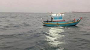 Xôn xao vụ người đàn ông chết trên thuyền trôi tự do ở biển Phú Qúy