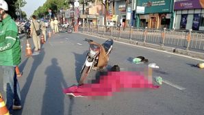 TPHCM: Xe máy va chạm với người đi bộ khiến sư cô 81 tuổi tử vong tại chỗ, camera an ninh hé lộ diễn biến