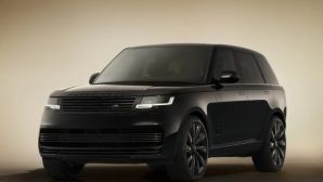 Range Rover SV Black trình làng: ‘Thay áo’ với ngoại thất đen bóng, công suất 615 mã lực