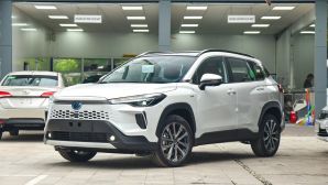 Giá lăn bánh Toyota Corolla Cross giữa tháng 12/2025 kèm ưu đãi cực khủng, dễ hạ đo ván Kia Seltos