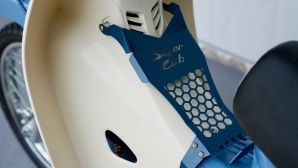 Đại lý Việt mở bán ‘huyền thoại’ Honda Super Cub bản đặc biệt đẹp long lanh, lấn át Future, giá mềm