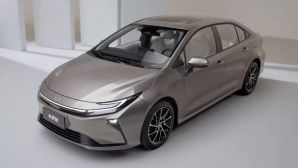 Toyota Corolla 2026 bản nâng cấp ra mắt: Trục cơ sở kéo dài, nội thất rộng rãi, thêm công nghệ mới